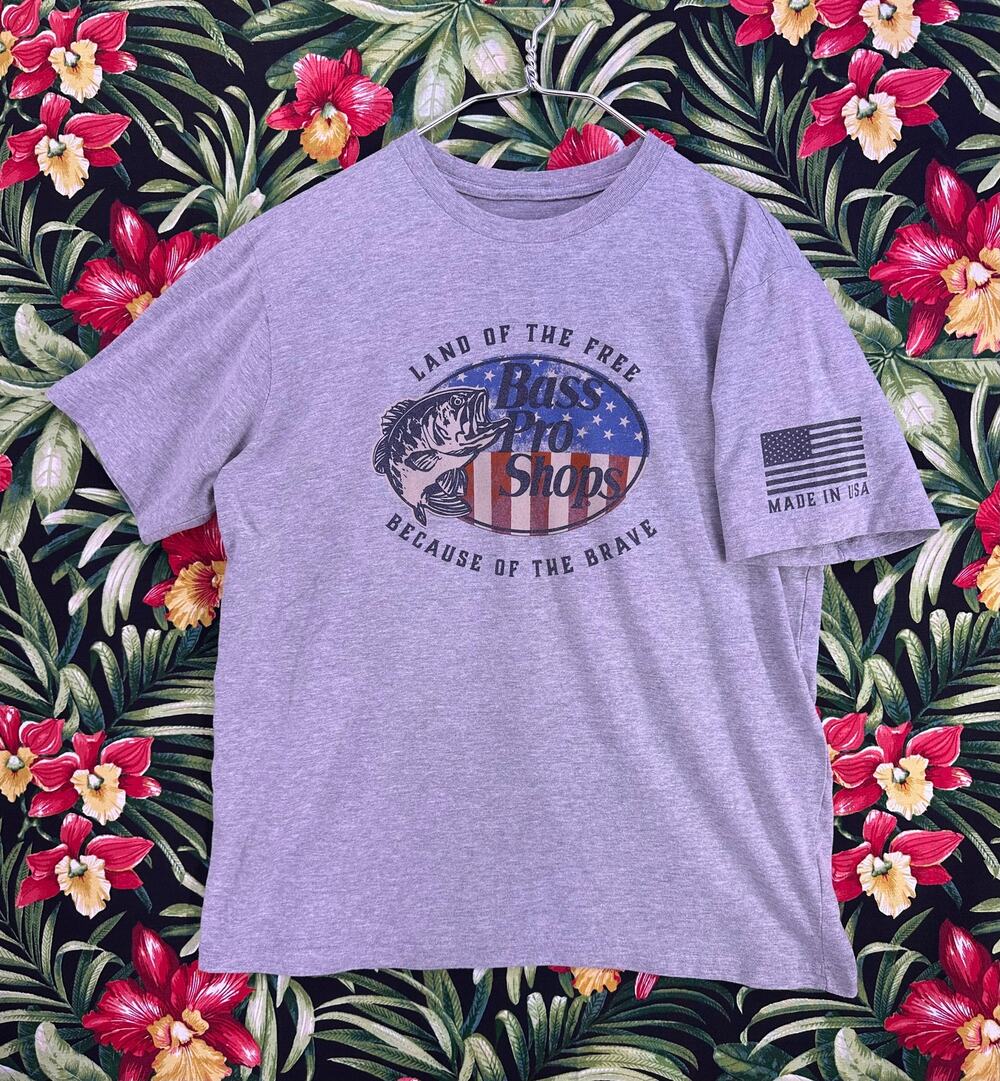 Bass Pro Shop Land Of The Free USA Theme Size L Gray Tshirt